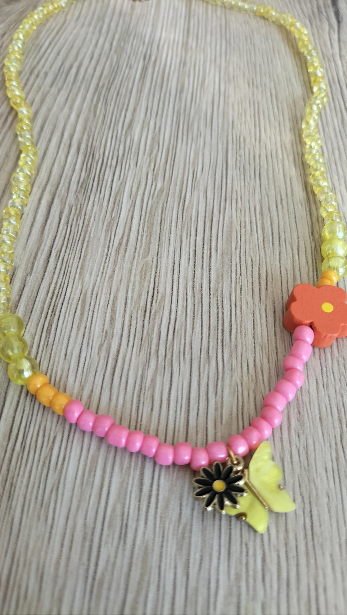 Parelsnoer met vlinder- en bloemcharme – photo 2